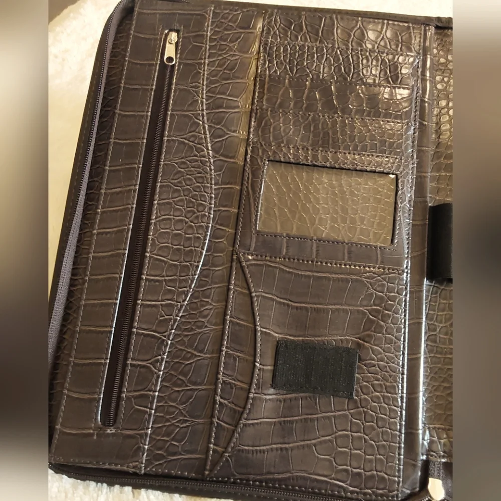 🌺 Near New Brown Leather (Croc) Attaché /Portfolio